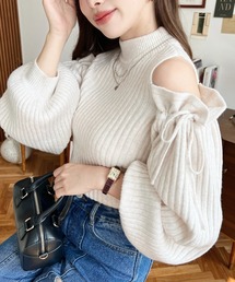 moment+（モーメントプラス）の「袖リボンショルダースリットニットプルオーバー（ニット/セーター・レディース）」