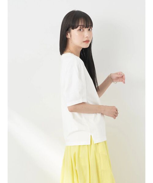 earth music&ecology(アースミュージックアンドエコロジー)の「フォルムスリーブ刺繍ロゴTEE(Tシャツ/カットソー・レディース・ミント/クリーム/オフホワイト・FREE)」の6枚目の写真