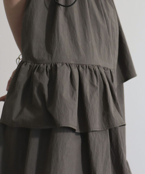 fredy emue（フレディエミュ）の「アシメティアードキャミワンピース（ワンピース・レディース・アイボリー/カーキ・38）」の9枚目の写真