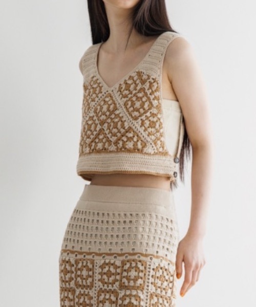 グラニースクエア セットアップ　クロップドセーター　ビスチェ　ベスト　手編み グラニースクエア セットアップクロップドセータービスチェ