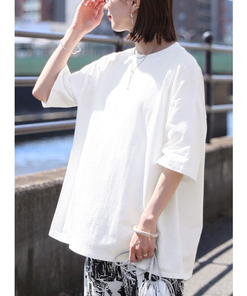 reca（レカ）の「ゆったり体型カバー！ボーダー＆無地オーバーサイズモックネックTシャツ（Tシャツ/カットソー・レディース・ホワイト系その他/オートミール/ホワイト×ブラック/チャコールグレー/オフホワイト/イエロー/ホワイト×ブルー/ホワイト×レッド・FREE）」の2枚目の写真