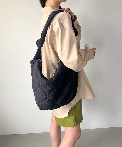 CLEA（クレア）の「【A4サイズ対応】中綿キルティングショルダーバッグ（ショルダーバッグ・レディース・ホワイト/ブラック系その他/グレー/ブラック・FREE）」の19枚目の写真