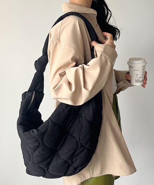 CLEA（クレア）の「【A4サイズ対応】中綿キルティングショルダーバッグ（ショルダーバッグ・レディース・ホワイト/ブラック系その他/グレー/ブラック・FREE）」の14枚目の写真