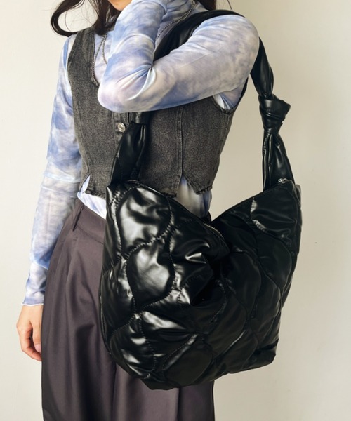CLEA（クレア）の「【A4サイズ対応】中綿キルティングショルダーバッグ（ショルダーバッグ・レディース・ホワイト/ブラック系その他/グレー/ブラック・FREE）」の8枚目の写真