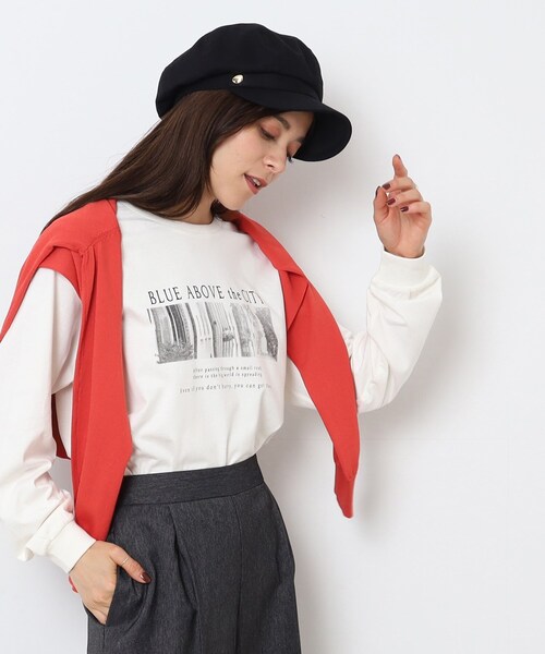 SHOO・LA・RUE(シューラルー)の「◆大人の抜け感コーデに ラウンドヘム プリントロンT(Tシャツ/カットソー・レディース・ピンク系6/ブルー系2/ブラック系/ベージュ系その他2/ベージュ系その他6/チャコール/ホワイト系その他4/ホワイト系その他・02/03/04)」の2枚目の写真