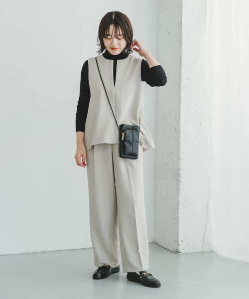 ITEMS URBANRESEARCH（アイテムズ アーバンリサーチ）の「『セットアップ対応』フレアトップス×イージーパンツセット（つなぎ/オールインワン・レディース・ブラック/ライトベージュ・FREE）」の3枚目の写真