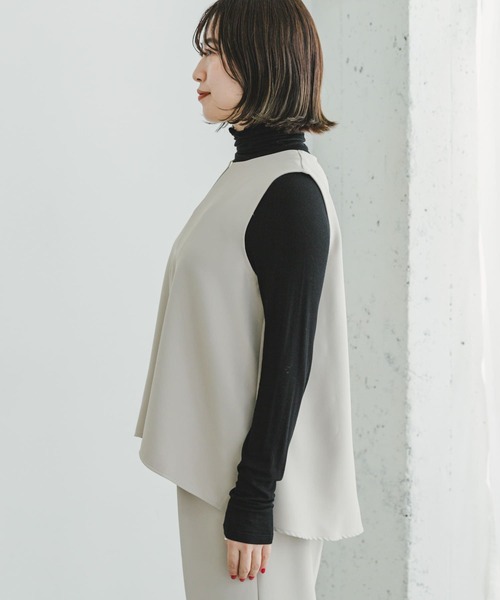 ITEMS URBANRESEARCH（アイテムズ アーバンリサーチ）の「『セットアップ対応』フレアトップス×イージーパンツセット（つなぎ/オールインワン・レディース・ブラック/ライトベージュ・FREE）」の6枚目の写真