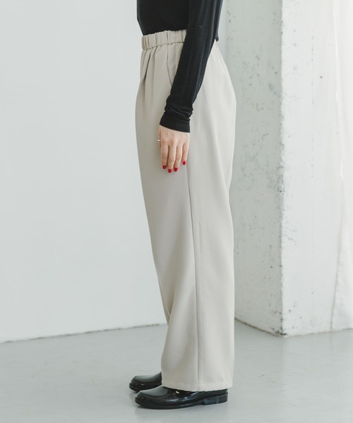 ITEMS URBANRESEARCH（アイテムズ アーバンリサーチ）の「『セットアップ対応』フレアトップス×イージーパンツセット（つなぎ/オールインワン・レディース・ブラック/ライトベージュ・FREE）」の11枚目の写真