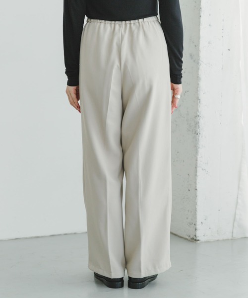 ITEMS URBANRESEARCH（アイテムズ アーバンリサーチ）の「『セットアップ対応』フレアトップス×イージーパンツセット（つなぎ/オールインワン・レディース・ブラック/ライトベージュ・FREE）」の12枚目の写真