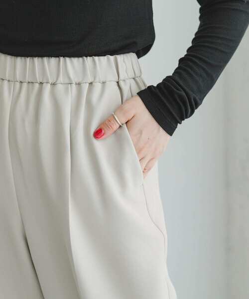 ITEMS URBANRESEARCH（アイテムズ アーバンリサーチ）の「『セットアップ対応』フレアトップス×イージーパンツセット（つなぎ/オールインワン・レディース・ブラック/ライトベージュ・FREE）」の14枚目の写真