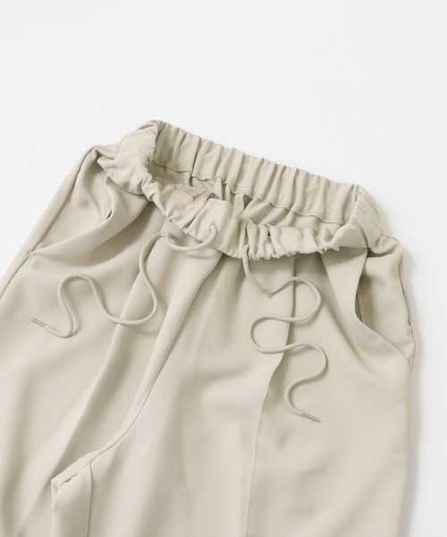 ITEMS URBANRESEARCH（アイテムズ アーバンリサーチ）の「『セットアップ対応』フレアトップス×イージーパンツセット（つなぎ/オールインワン・レディース・ブラック/ライトベージュ・FREE）」の20枚目の写真