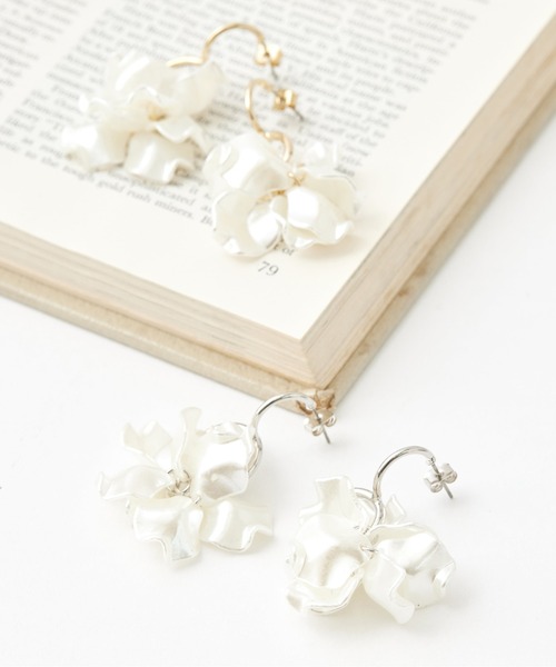 Chez toi（シェトワ）の「ペタルP（ピアス（両耳用）・レディース・シルバー/ゴールド・FREE）」の2枚目の写真