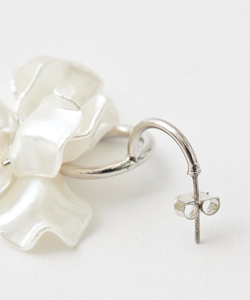 Chez toi（シェトワ）の「ペタルP（ピアス（両耳用）・レディース・シルバー/ゴールド・FREE）」の4枚目の写真