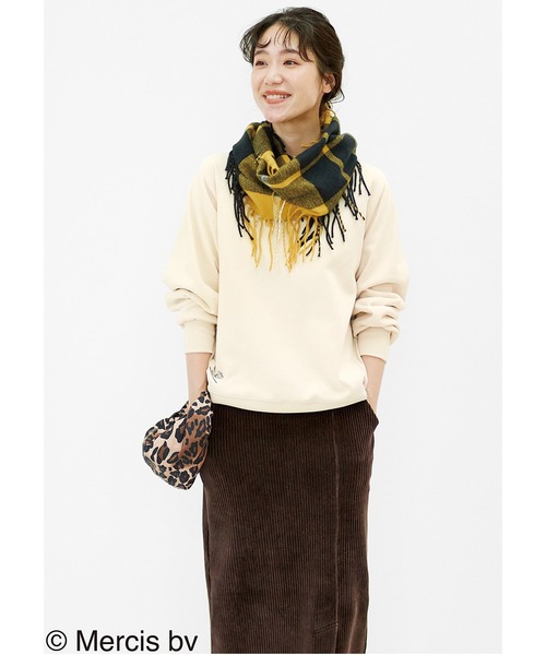 Live in comfort（リブインコンフォート）の「リブ　イン　コンフォート　くるっと巻いて華やぎと暖かさをプラスする　やわらかフリンジチェックスヌード（ネックウォーマー/スヌード・レディース・レッド/ブラック×ホワイト/イエロー/グリーン/ネイビー/ブラウン系その他/ベージュ系その他・ONE SIZE）」の11枚目の写真