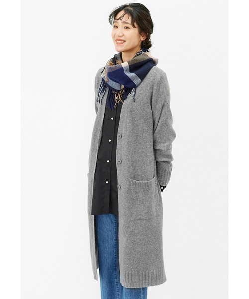 Live in comfort（リブインコンフォート）の「リブ　イン　コンフォート　くるっと巻いて華やぎと暖かさをプラスする　やわらかフリンジチェックスヌード（ネックウォーマー/スヌード・レディース・レッド/ブラック×ホワイト/イエロー/グリーン/ネイビー/ブラウン系その他/ベージュ系その他・ONE SIZE）」の12枚目の写真