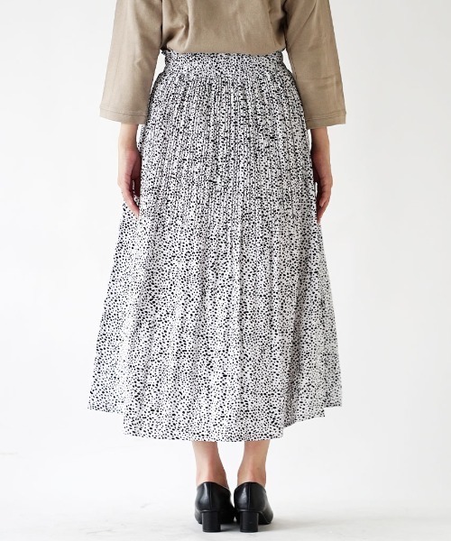 e-zakkamania stores（イーザッカマニアストアーズ）の「ダルメシアンドット 消しプリーツスカート（スカート・レディース・オフホワイト/ブラック・M）」の8枚目の写真
