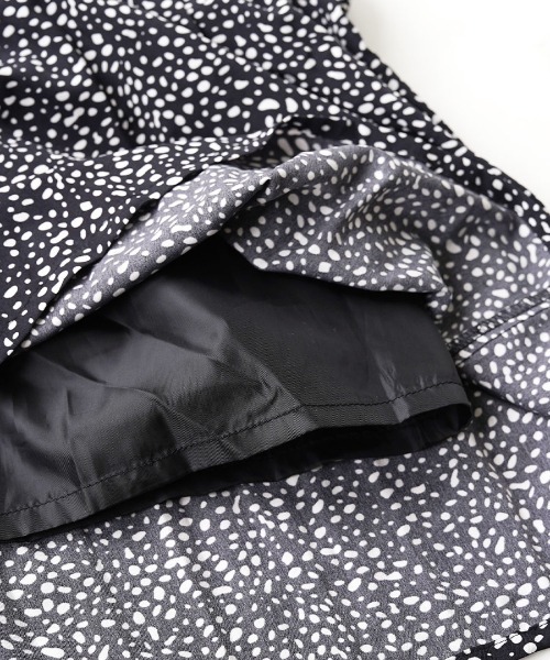 e-zakkamania stores（イーザッカマニアストアーズ）の「ダルメシアンドット 消しプリーツスカート（スカート・レディース・オフホワイト/ブラック・M）」の12枚目の写真