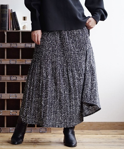 e-zakkamania stores（イーザッカマニアストアーズ）の「ダルメシアンドット 消しプリーツスカート（スカート・レディース・オフホワイト/ブラック・M）」の5枚目の写真