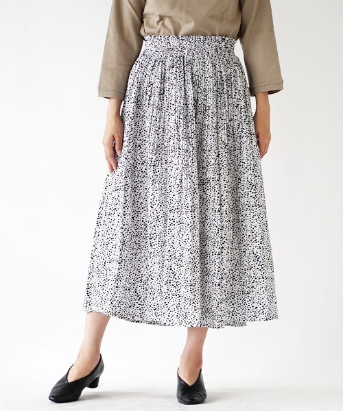 e-zakkamania stores（イーザッカマニアストアーズ）の「ダルメシアンドット 消しプリーツスカート（スカート・レディース・オフホワイト/ブラック・M）」の7枚目の写真