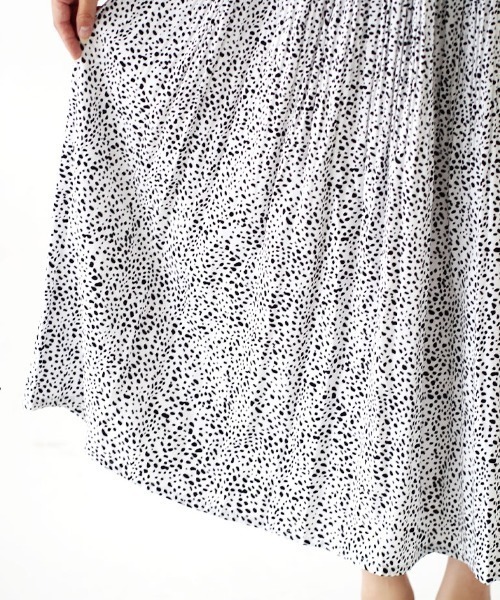 e-zakkamania stores（イーザッカマニアストアーズ）の「ダルメシアンドット 消しプリーツスカート（スカート・レディース・オフホワイト/ブラック・M）」の9枚目の写真