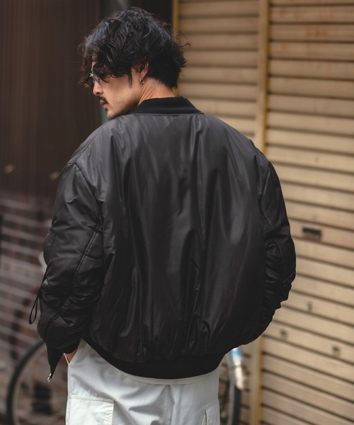improves（インプローブス）の「【UAU】ドロップショルダー 中綿 MA-1ジャケット（MA-1・メンズ・ブラック/ホワイト/カーキ・MEDIUM/LARGE/X-LARGE）」の16枚目の写真