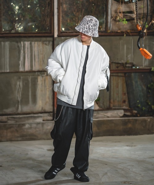 improves（インプローブス）の「【UAU】ドロップショルダー 中綿 MA-1ジャケット（MA-1・メンズ・ブラック/ホワイト/カーキ・MEDIUM/LARGE/X-LARGE）」の6枚目の写真