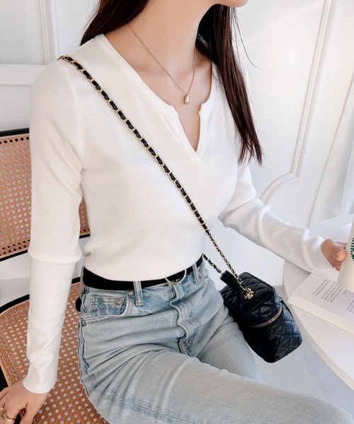 wears(ウェアーズ)の「無地ネックデザインニットトップス(ニット/セーター・レディース・アイボリー/ブラック/ベージュ/ホワイト・FREE)」の13枚目の写真