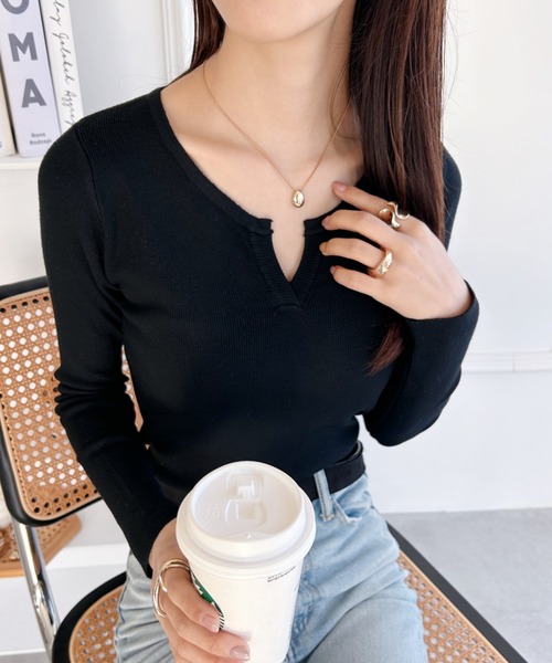 wears(ウェアーズ)の「無地ネックデザインニットトップス(ニット/セーター・レディース・アイボリー/ブラック/ベージュ/ホワイト・FREE)」の8枚目の写真