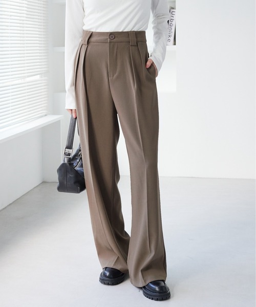 ECRIRE（エクリール）の「2タックセンタープレス スラックス（その他パンツ・レディース・ベージュ/ブラウン/グレー/ブラック・M）」の4枚目の写真