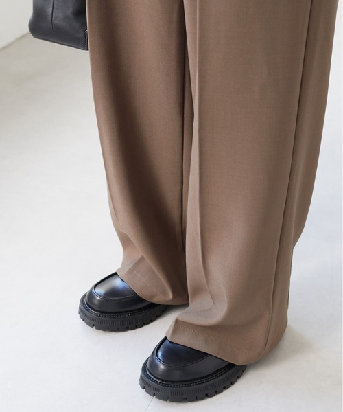 ECRIRE（エクリール）の「2タックセンタープレス スラックス（その他パンツ・レディース・ベージュ/ブラウン/グレー/ブラック・M）」の5枚目の写真