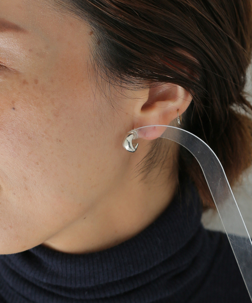 AGMES アグメス　MINI DAHLIA HUGGIESシルバーピアス AGMES/アグメス】MINI DAHLIA HUGGIES STERLING SILVE：ピアス（両耳