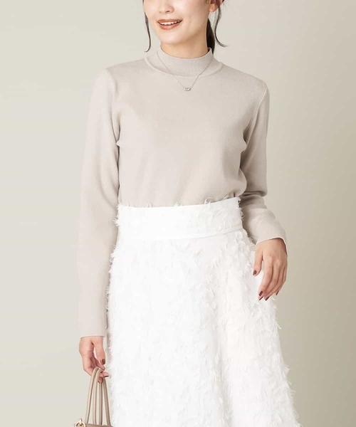 a.v.v(アーヴェヴェ)の「プチハイネックニットトップス(ニット/セーター・レディース・アイボリー/ライトグレー/ベージュ/ブラック/ブルー/グレー/モカ・36/38/40/34/42)」の1枚目の写真