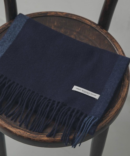 URBAN RESEARCH DOORS(アーバンリサーチドアーズ)の「LIFE STYLE TAILOR サイドラインウールマフラー(マフラー・メンズ・ブラウン/ネイビー/チャコールグレー/グリーン・-)」の4枚目の写真