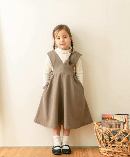 URBAN RESEARCH DOORS（アーバンリサーチドアーズ）の「『UR TECH SMOOTHLUXE』『親子リンク』ジャンパースカート(KIDS)（ジャンパースカート・キッズ・ブラック/ベージュ系その他・120/105/135）」の3枚目の写真