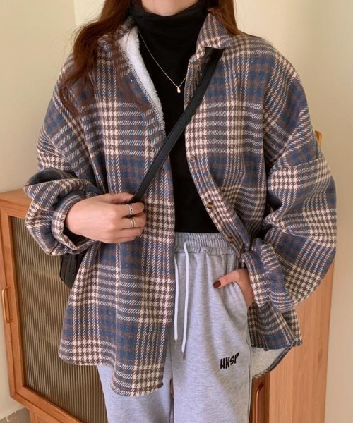 Achic(アシック)の「裏起毛チェックシャツ(シャツ/ブラウス・レディース・ブラウン/ブルー・M)」の4枚目の写真