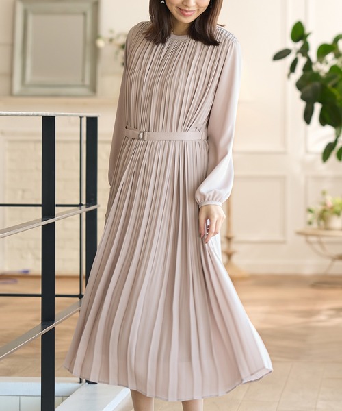 Honeys（ハニーズ）の「プリーツ使いワンピース（ワンピース・レディース・ネイビー/ブラック/グレイッシュベージュ/ブラック系その他・L/M/3L/LL/S）」の3枚目の写真