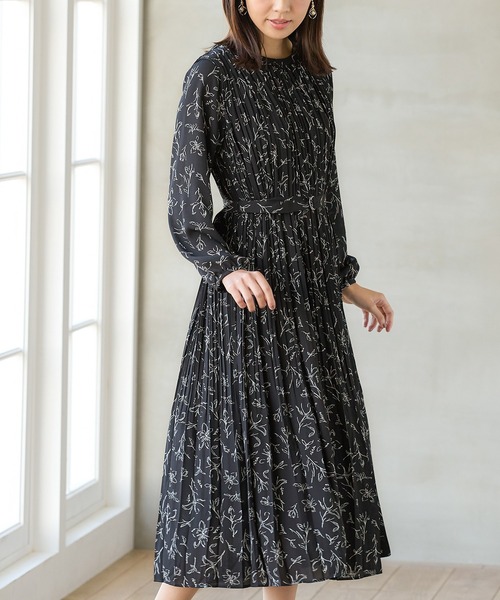 Honeys（ハニーズ）の「プリーツ使いワンピース（ワンピース・レディース・ネイビー/ブラック/グレイッシュベージュ/ブラック系その他・L/M/3L/LL/S）」の22枚目の写真