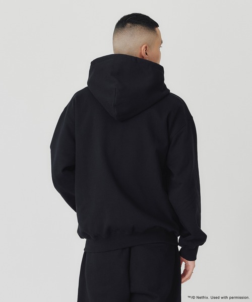 2025超人気 × XLARGE（エクストララージ）の「XLARGE Netflix HOODED UP ZIP トップス