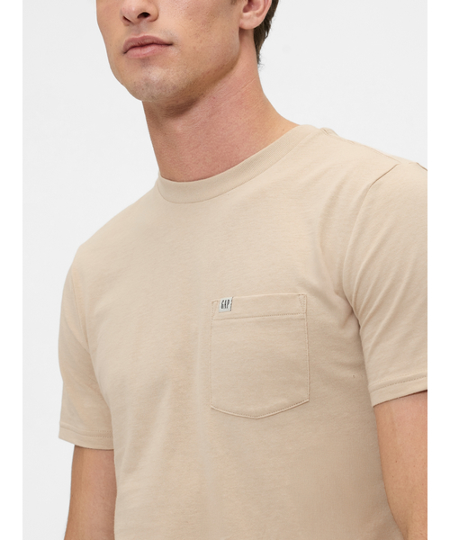 GAP(ギャップ)の「オーガニックコットン ポケット Tシャツ(ユニセックス)(Tシャツ/カットソー・メンズ・ホワイト/アクア/ブルー/ネイビー/ラベンダー/ブラック/ブラウン/グリーン/ライトブルー/ピンク/グレー/ワイン/ブルー系その他/カーキ/ベージュ/ピンク系その他/ブルー系その他2・XL/S/M/L/XS)」の5枚目の写真
