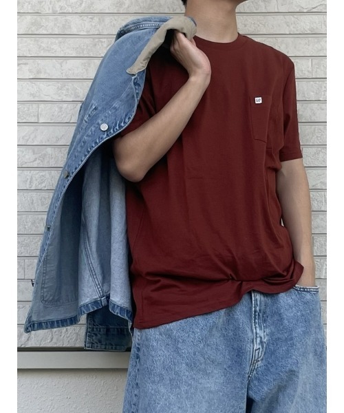 GAP(ギャップ)の「オーガニックコットン ポケット Tシャツ(ユニセックス)(Tシャツ/カットソー・メンズ・ホワイト/アクア/ブルー/ネイビー/ラベンダー/ブラック/ブラウン/グリーン/ライトブルー/ピンク/グレー/ワイン/ブルー系その他/カーキ/ベージュ/ピンク系その他/ブルー系その他2・XL/S/M/L/XS)」の4枚目の写真