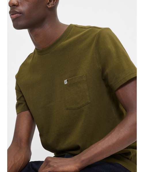 GAP(ギャップ)の「オーガニックコットン ポケット Tシャツ(ユニセックス)(Tシャツ/カットソー・メンズ・ホワイト/アクア/ブルー/ネイビー/ラベンダー/ブラック/ブラウン/グリーン/ライトブルー/ピンク/グレー/ワイン/ブルー系その他/カーキ/ベージュ/ピンク系その他/ブルー系その他2・XL/S/M/L/XS)」の6枚目の写真