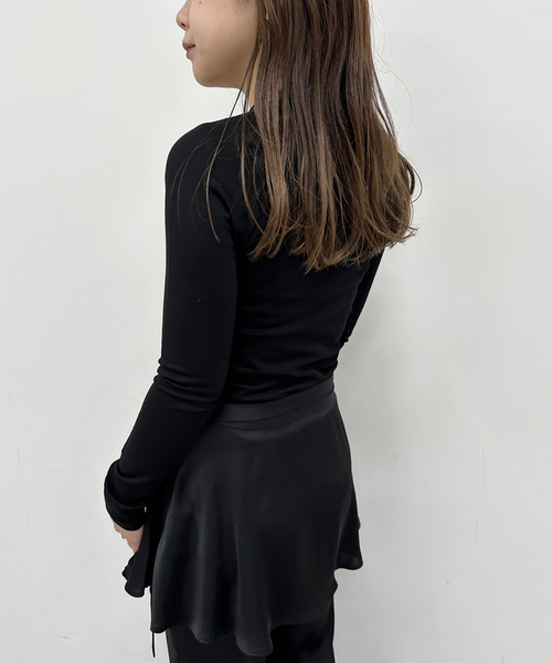 U by SPICK&SPAN（ユーバイスピックアンドスパン）の「フロントスカラカットソー（Tシャツ/カットソー・レディース・ブラック/ホワイト・FREE）」の9枚目の写真