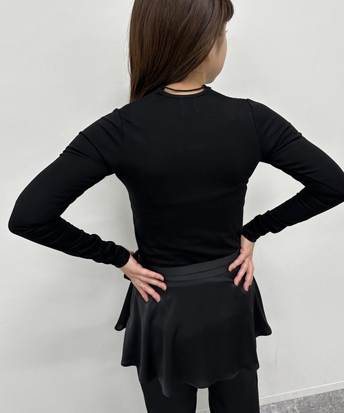 U by SPICK&SPAN（ユーバイスピックアンドスパン）の「フロントスカラカットソー（Tシャツ/カットソー・レディース・ブラック/ホワイト・FREE）」の10枚目の写真