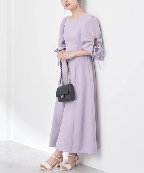 earth music&ecology（アースミュージックアンドエコロジー）の「袖ボリュームフレアワンピース（ワンピース・レディース・パープル/アイボリー・M/S）」の2枚目の写真