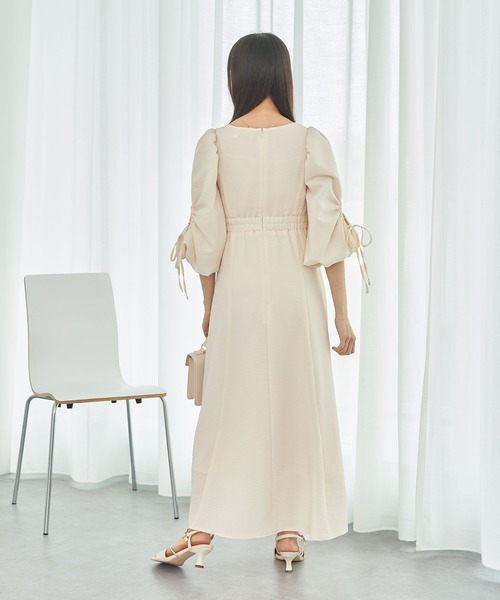 earth music&ecology（アースミュージックアンドエコロジー）の「袖ボリュームフレアワンピース（ワンピース・レディース・パープル/アイボリー・M/S）」の3枚目の写真