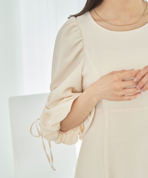 earth music&ecology（アースミュージックアンドエコロジー）の「袖ボリュームフレアワンピース（ワンピース・レディース・パープル/アイボリー・M/S）」の6枚目の写真