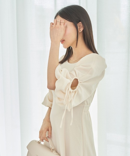 earth music&ecology（アースミュージックアンドエコロジー）の「袖ボリュームフレアワンピース（ワンピース・レディース・パープル/アイボリー・M/S）」の4枚目の写真