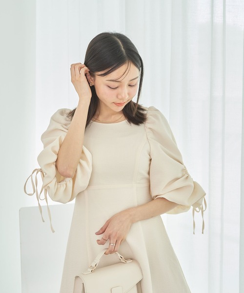 earth music&ecology（アースミュージックアンドエコロジー）の「袖ボリュームフレアワンピース（ワンピース・レディース・パープル/アイボリー・M/S）」の5枚目の写真