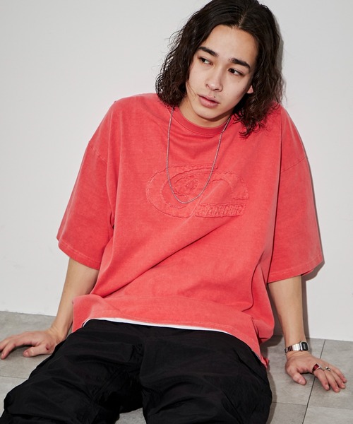 WEGO(ウィゴー)の「WEGO/ピグメントダメージアップリケT(Tシャツ/カットソー・メンズ・レッド/ブルー/ベージュ/スミクロ・MEDIUM/LARGE)」の5枚目の写真