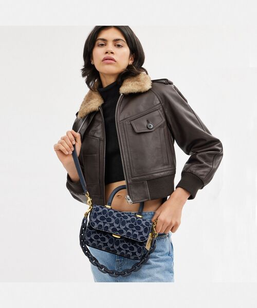 COACH（コーチ）の「ローグ トップ ハンドル・シグネチャー デニム